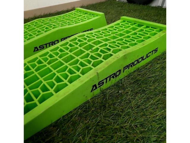 ASTRO
PRODUCTS (Astro Products)
Plastic car lamp
Lime green