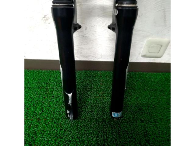 コラム190mm/エンド幅100mm/26インチ RockShox JUDY V/カンチブレーキ用サスペンションフォーク