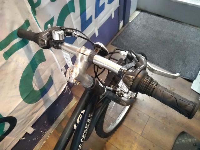 LOUIS GARNEAU J22 22x1.75 3x6S キッズ自転車 ブラック