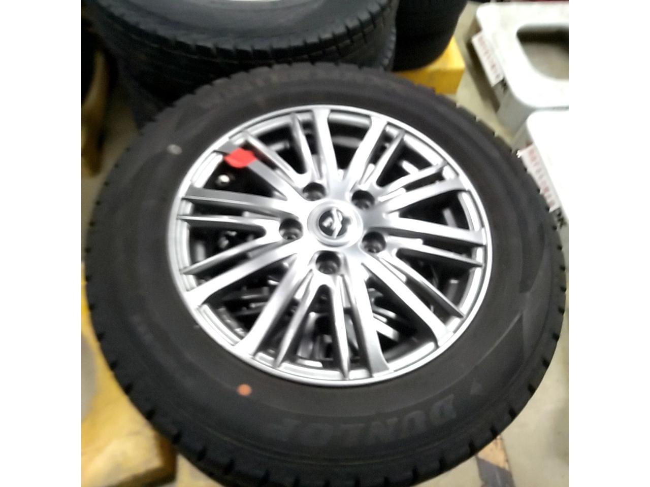[Manufacturer unknown Fang + DUNLOP WINTERMAXX WM02 4 pieces set