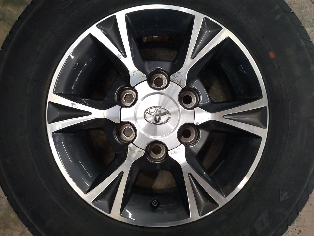 TOYOTA 200 Genuine optional wheels for Toyota Hiace + DUNLOP SP175N
