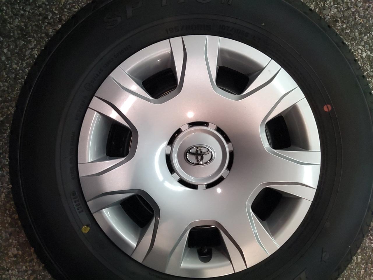 TOYOTA 200 Genuine steel wheels for Toyota Hiace + DUNLOP SP175N