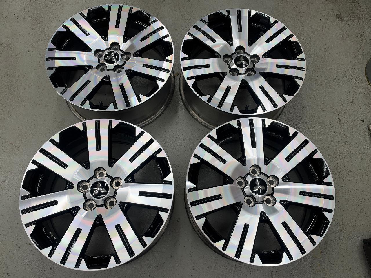 Genuine Mitsubishi parts Set of 4 genuine Delica D:5 wheels Wheel only four set