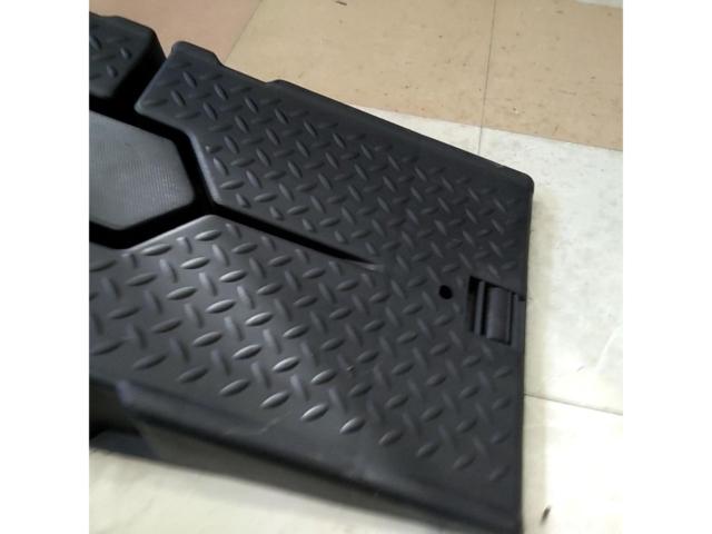 Car ramps from an unknown manufacturer