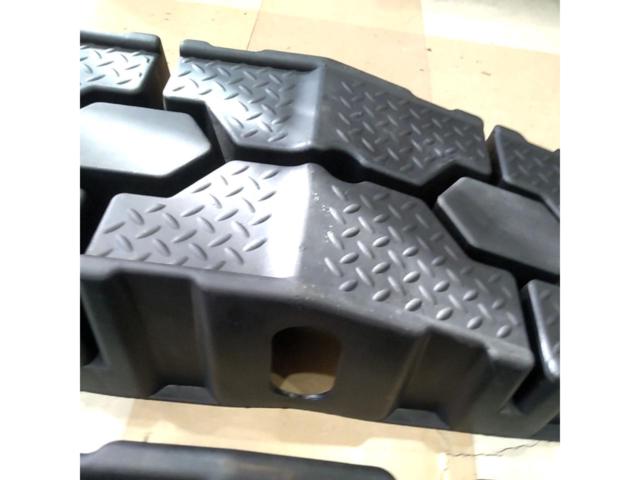 Car ramps from an unknown manufacturer