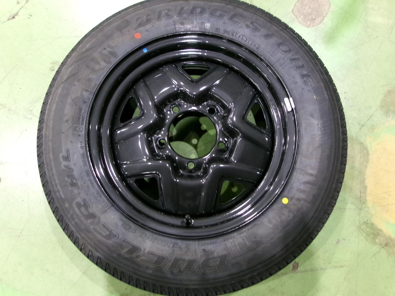 Brand new, removed from a new car! Only one spare part available! SUZUKI JB64W / Jimny Genuine steel wheel + BRIDGESTONE DUELER H / L 852