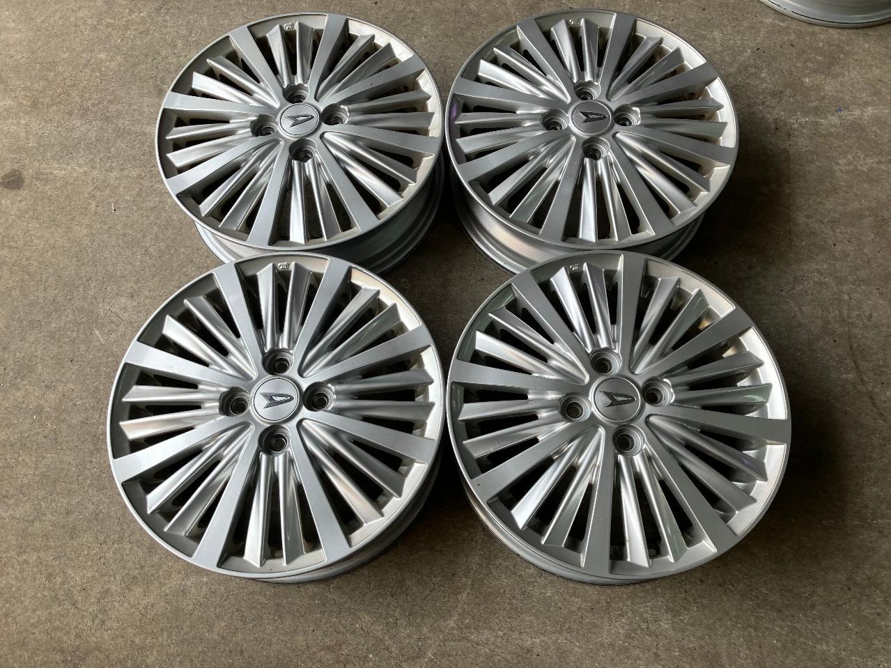 Genuine Daihatsu parts Cast genuine aluminum wheels