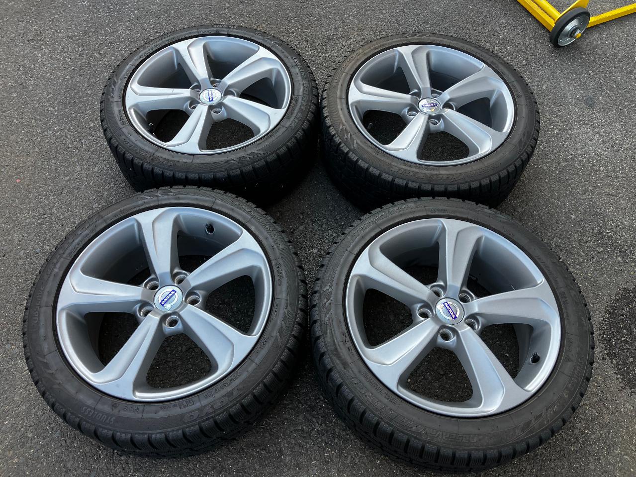 VOLVO V40 Original aluminum wheel + TOYO GARIT GIZ