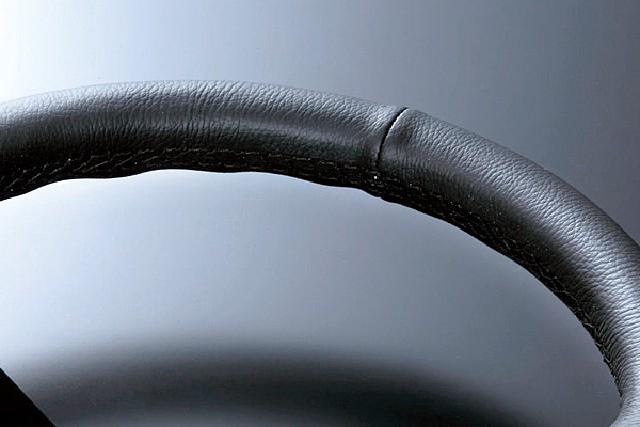 D1
SPEC
Steering
DEEP70
PVC leather
35 pie
Black stitch