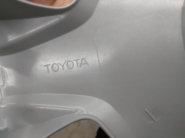 TOYOTAハイエース純正 15インチホイールキャップ