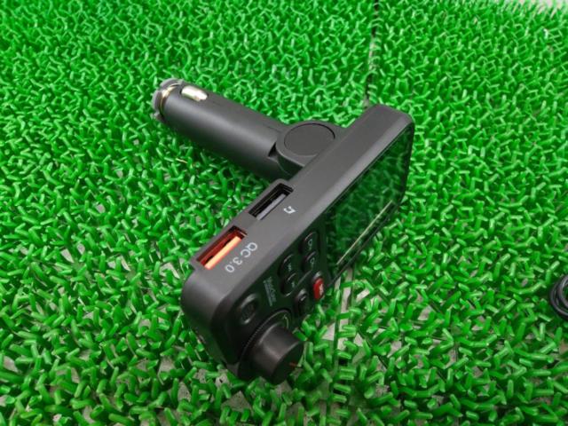 Equipped with a 1.8-inch LCD screen.
FM transmitter
BT93