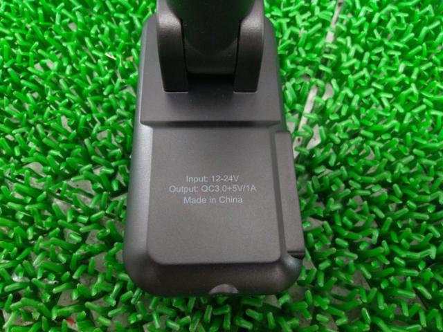 Equipped with a 1.8-inch LCD screen.
FM transmitter
BT93