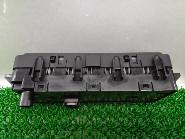 SUZUKI
Genuine air conditioning panel for Wagon R/MH55S