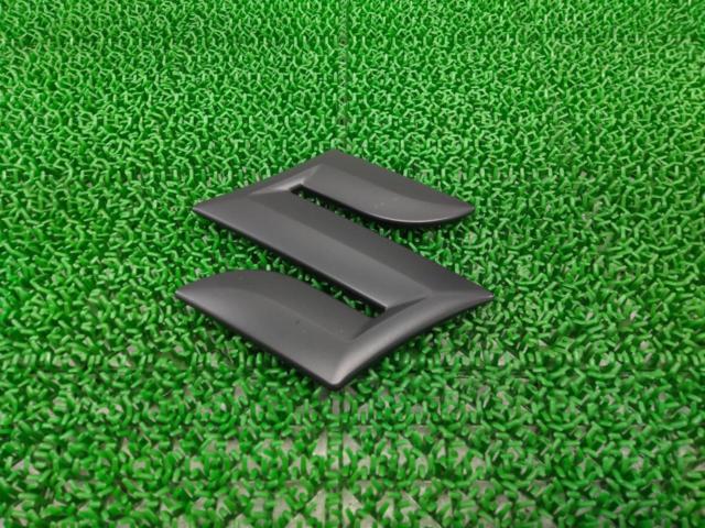SUZUKI
Genuine black emblem
Big