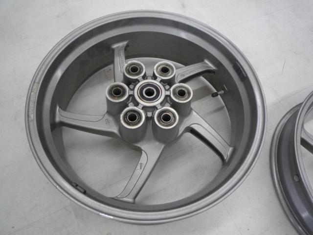 DUCATI (Ducati)
BREMBO
Original wheel
MS4R
17X3.50 / 17X5.50