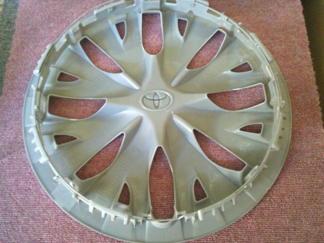 トヨタ純正(TOYOTA)ヤリス純正15インチホイールキャップ 4枚セット