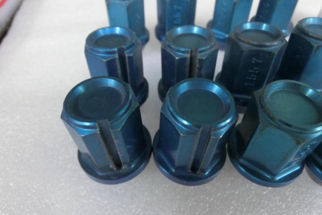No-brand lightweight racing nuts/lock nuts included