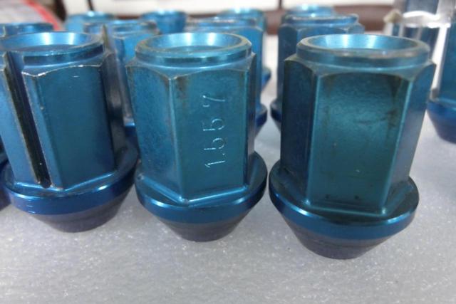 No-brand lightweight racing nuts/lock nuts included
