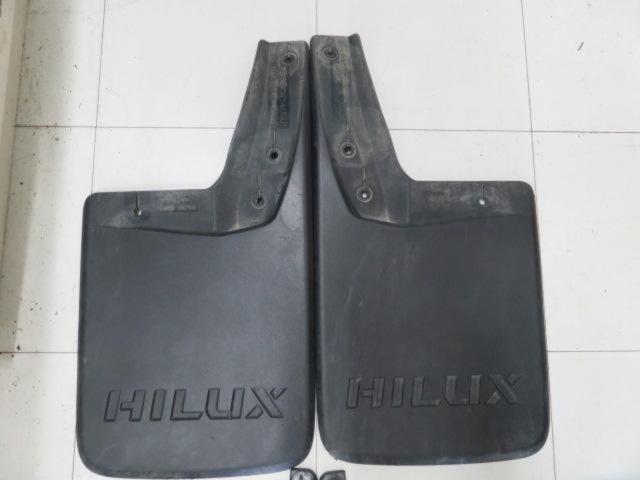 トヨタ純正(TOYOTA) マッドガード 4枚セット 【ハイラックス/GUN125】