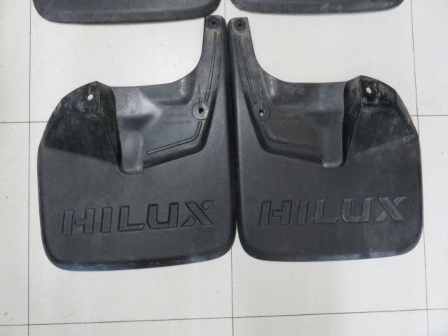 トヨタ純正(TOYOTA) マッドガード 4枚セット 【ハイラックス/GUN125】