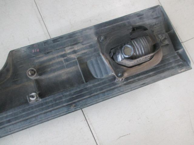 タント L375S/L385S 前期型の純正 リアガーニッシュ