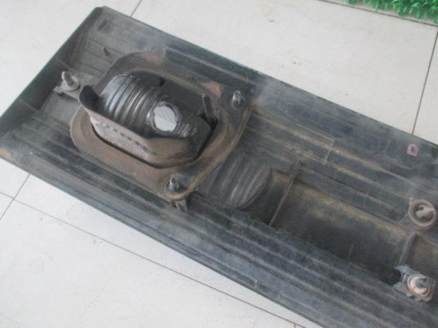 タント L375S/L385S 前期型の純正 リアガーニッシュ