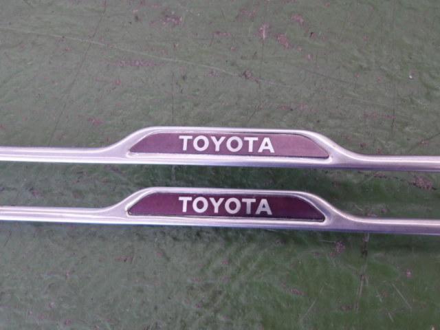 Toyota genuine
Metal license plate frame
2 pieces set