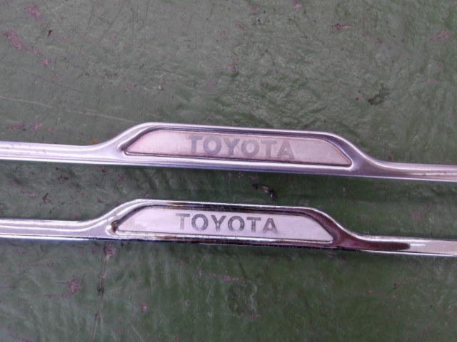 Toyota genuine
Metal license plate frame
2 pieces set