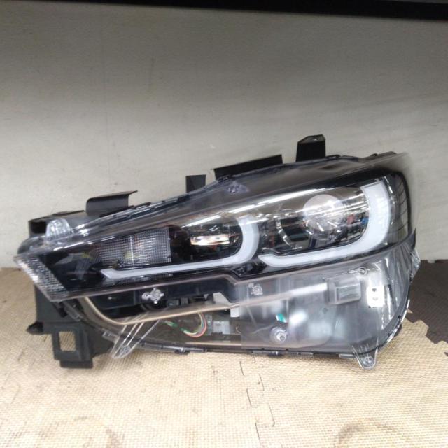 Bracket cracked (MAZDA)
KF
CX-5 late genuine LED head light
Left side only