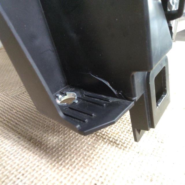 Bracket cracked (MAZDA)
KF
CX-5 late genuine LED head light
Left side only