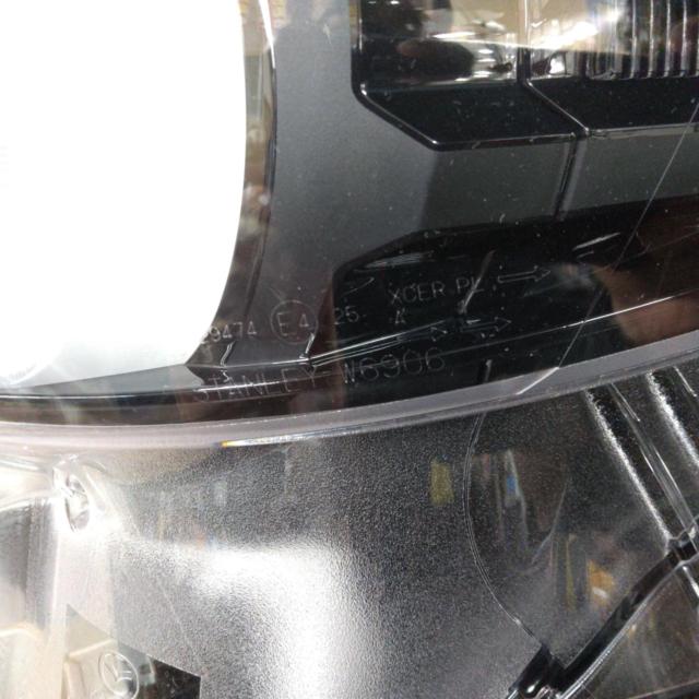 Bracket cracked (MAZDA)
KF
CX-5 late genuine LED head light
Left side only