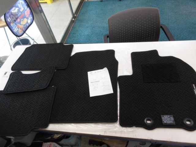 TOYOTA
Yaris Cross Hybrid
Genuine floor mat