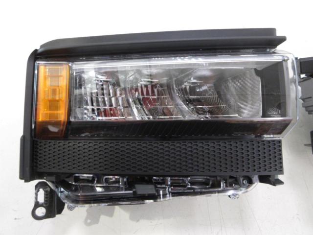 TOYOTA
Land Cruiser 250 genuine square headlights