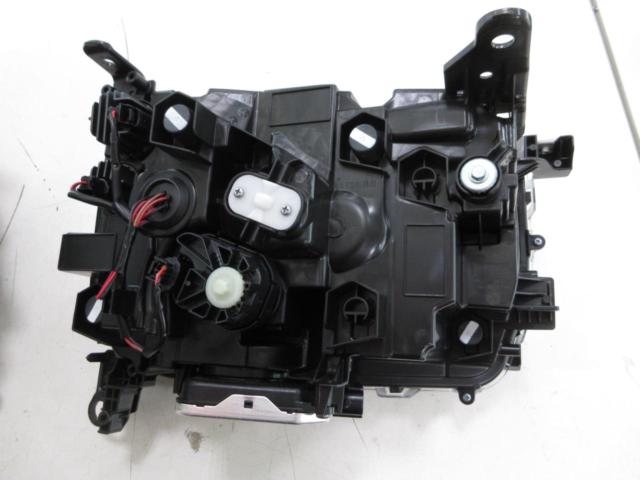 TOYOTA
Land Cruiser 250 genuine square headlights