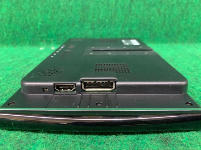 YH
ALPINE
PKH-M900SV
9-inch wide monitor