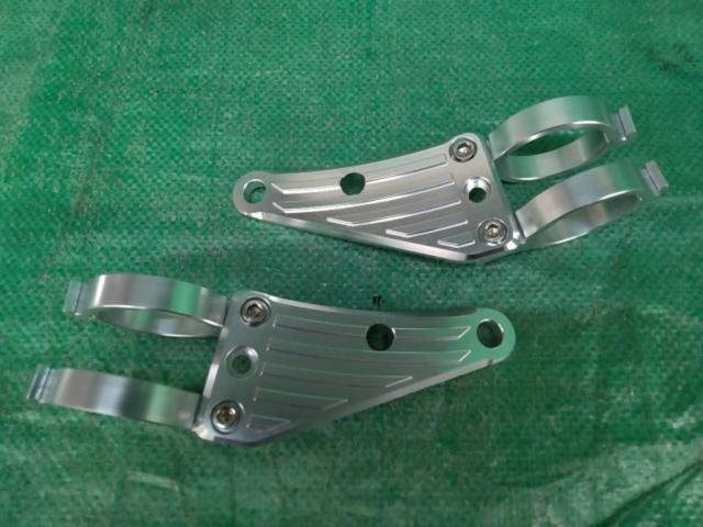 メーカー不明 アルミヘッドライトステー シルバー Φ41mm