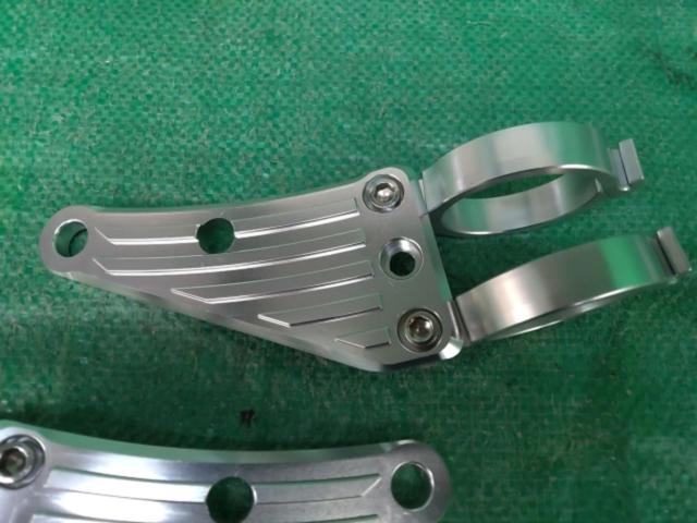 メーカー不明 アルミヘッドライトステー シルバー Φ41mm