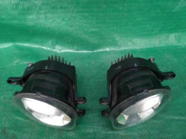 トヨタ純正(TOYOTA) LEDフォグランプ KOITO:48-150 プリウスα/ZVW40 後期外し