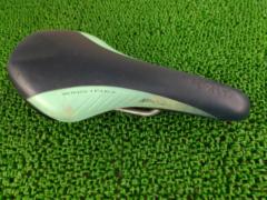 【傷あり】FIZIK WING・FLEXサドル チェレステ