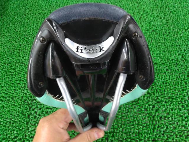 【傷あり】FIZIK WING・FLEXサドル チェレステ