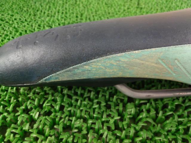 【傷あり】FIZIK WING・FLEXサドル チェレステ