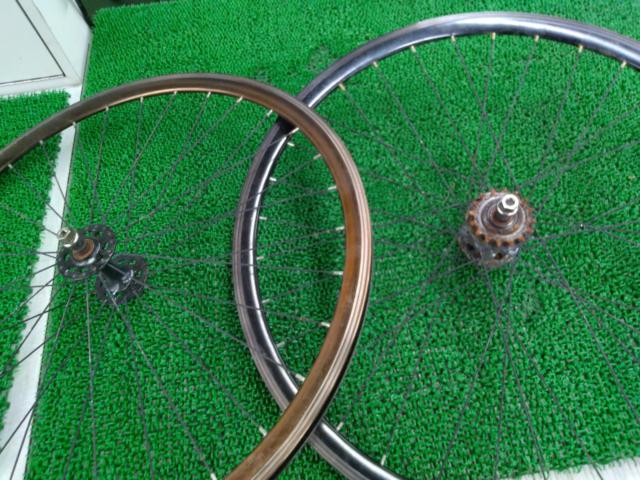 ※リアのナットおよびワッシャー片方欠品 メーカー不明 700cアルミホイール 前後セット