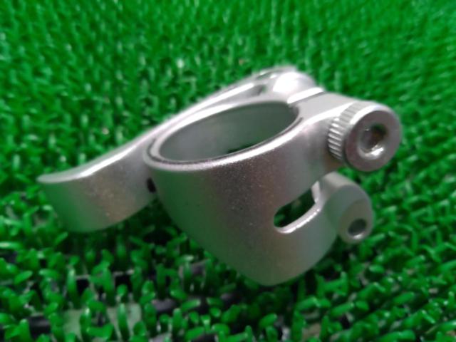 Φ34.9 メーカー不明 シートクランプ シルバー