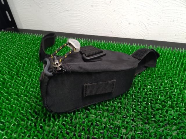 ※ほつれ、汚れ DEUTER 小型サドルバッグ ブラック