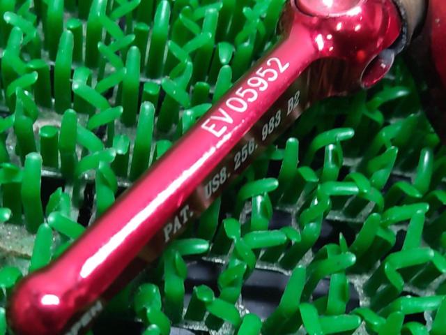 34.9Φ KCNC Z6 シートクランプ レッド