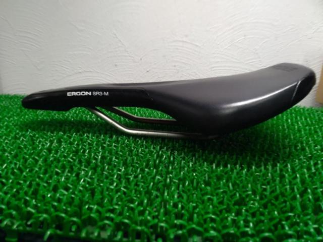 ERGON SR3-M スポーツ用サドル ブラック