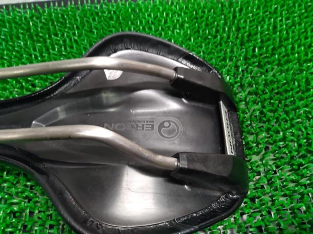 ERGON SR3-M スポーツ用サドル ブラック