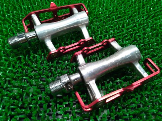 WELLGO R025 アルミフラットペダル レッド