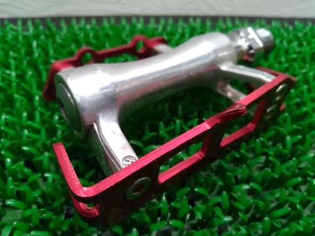 WELLGO R025 アルミフラットペダル レッド