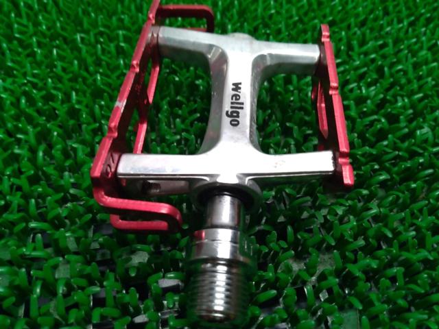 WELLGO R025 アルミフラットペダル レッド